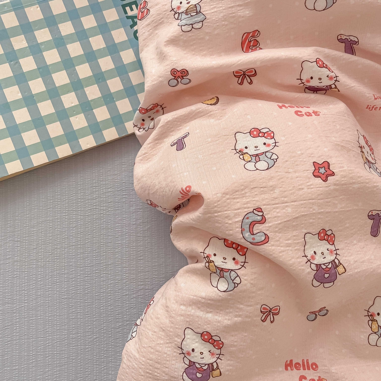 91家纺网 家纺一手货源 找家纺 佳鸿家纺 2025新款卡通云感双层纱宿舍床单三件套居家四件套床单被套床笠款（提供买家秀） 粉猫甜心派对