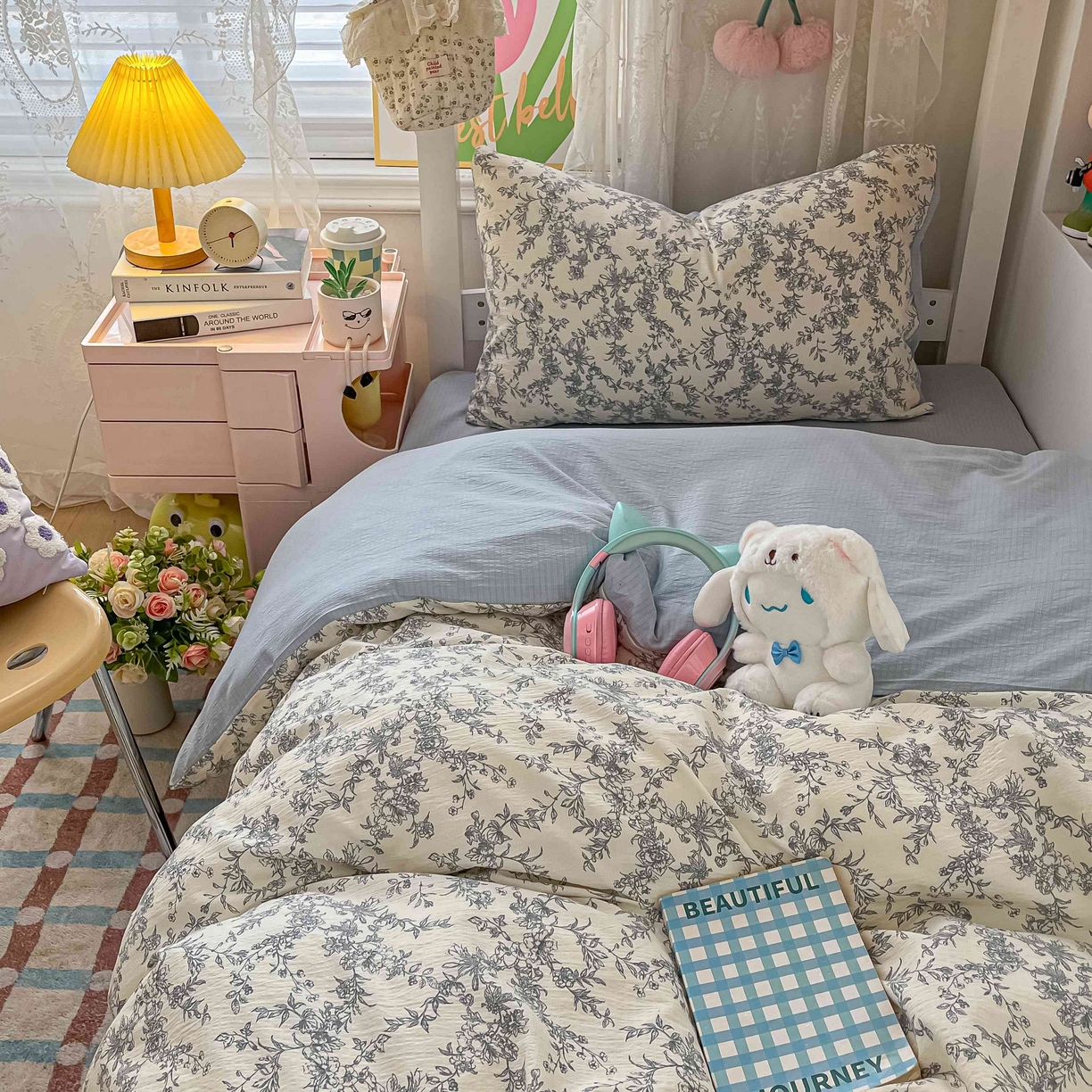 91家纺网 家纺一手货源 找家纺 佳鸿家纺 2025新款卡通云感双层纱宿舍床单三件套居家四件套床单被套床笠款（提供买家秀） 灰调碎花