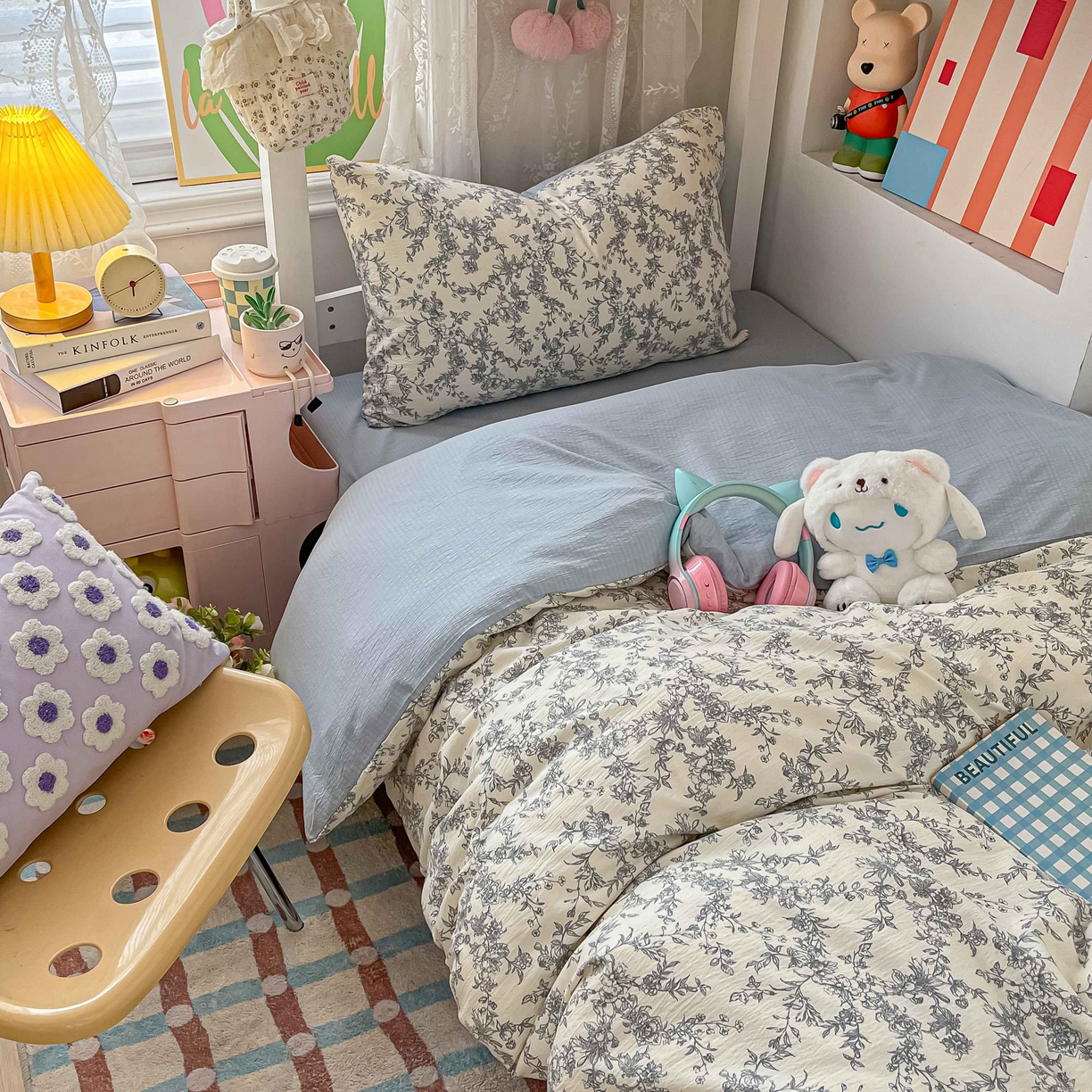 91家纺网 家纺一手货源 找家纺 佳鸿家纺 2025新款卡通云感双层纱宿舍床单三件套居家四件套床单被套床笠款（提供买家秀） 灰调碎花