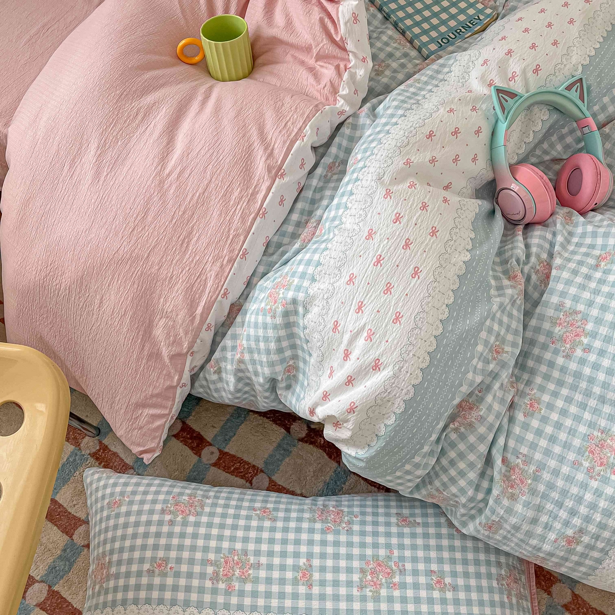 91家纺网 家纺一手货源 找家纺 佳鸿家纺 2025新款卡通云感双层纱宿舍床单三件套居家四件套床单被套床笠款（提供买家秀） 蓝格田园风