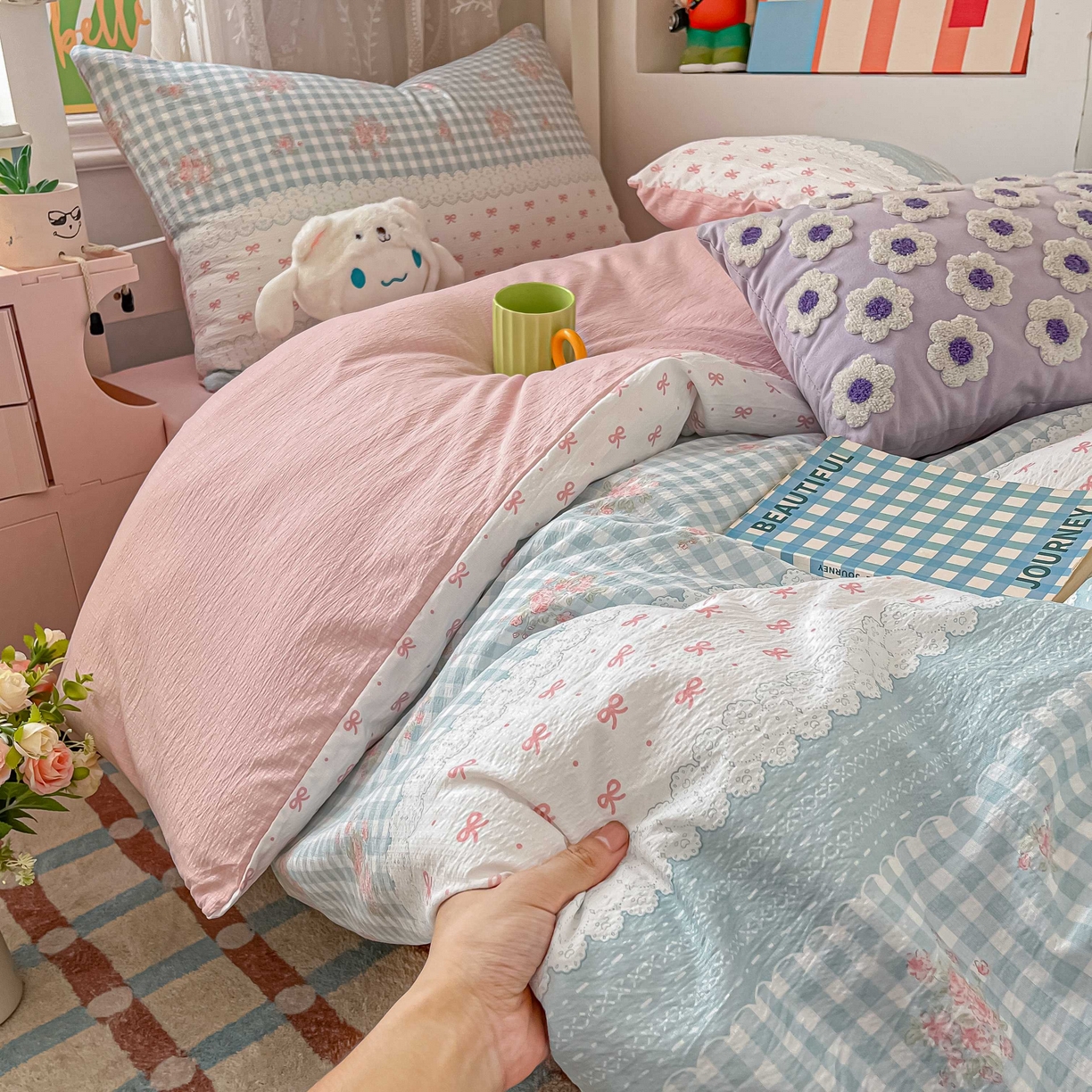 91家纺网 家纺一手货源 找家纺 佳鸿家纺 2025新款卡通云感双层纱宿舍床单三件套居家四件套床单被套床笠款（提供买家秀） 蓝格田园风