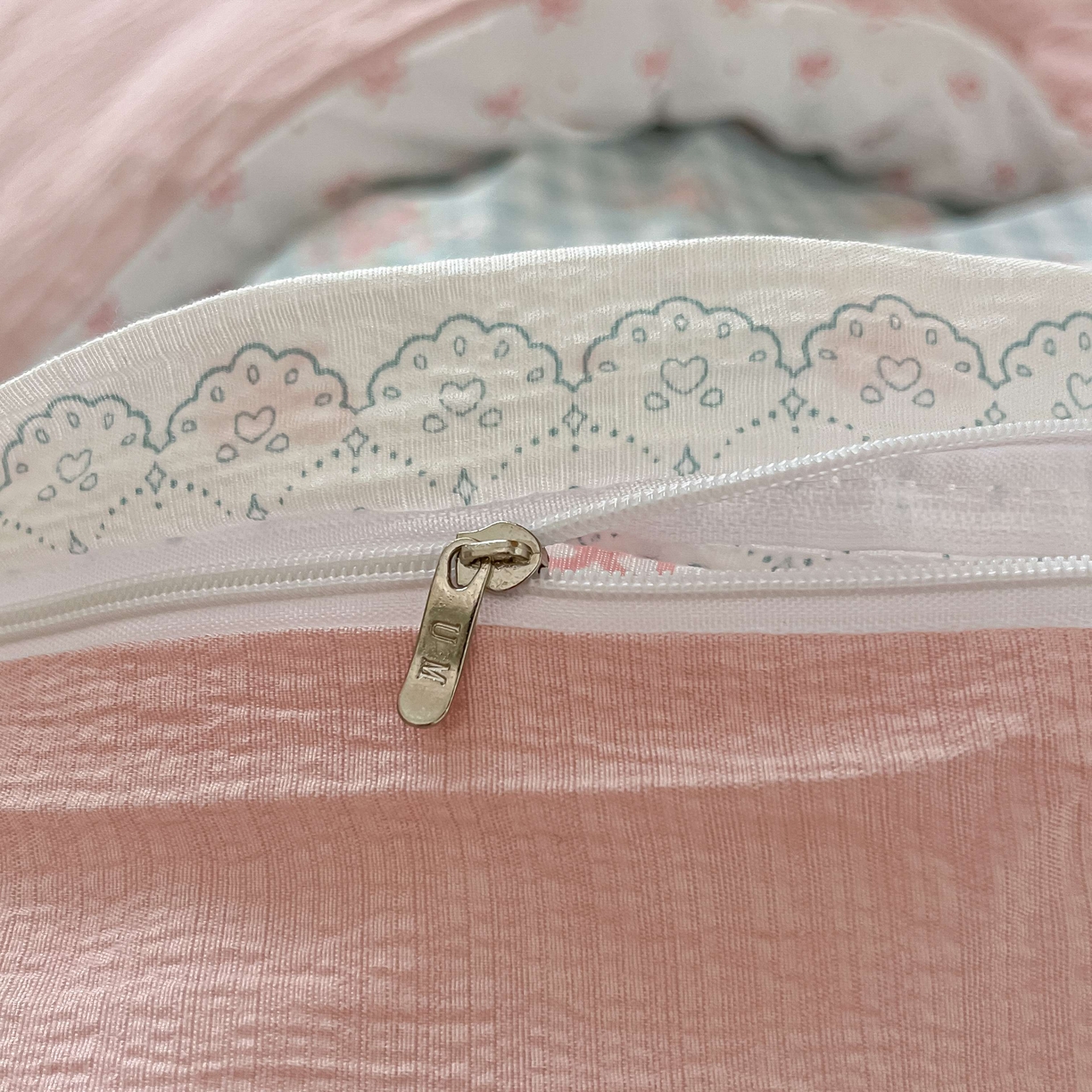 91家纺网 家纺一手货源 找家纺 佳鸿家纺 2025新款卡通云感双层纱宿舍床单三件套居家四件套床单被套床笠款（提供买家秀） 蓝格田园风