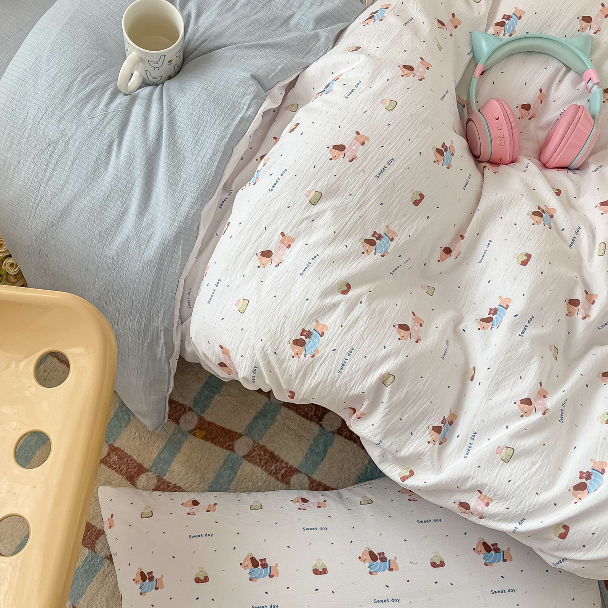 91家纺网 家纺一手货源 找家纺 佳鸿家纺 2025新款卡通云感双层纱宿舍床单三件套居家四件套床单被套床笠款（提供买家秀） 萌趣小狗