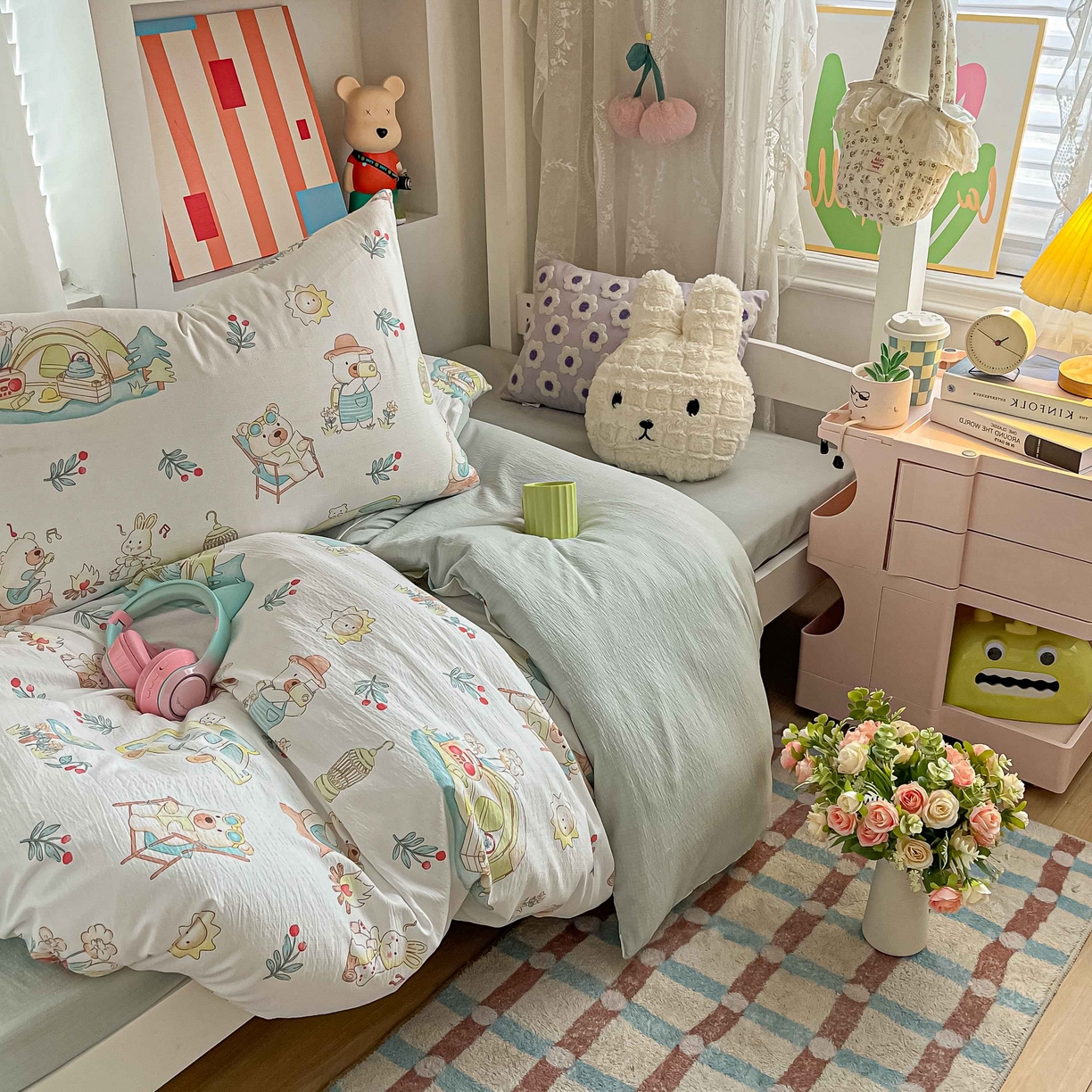 91家纺网 家纺一手货源 找家纺 佳鸿家纺 2025新款卡通云感双层纱宿舍床单三件套居家四件套床单被套床笠款（提供买家秀） 小熊露营记