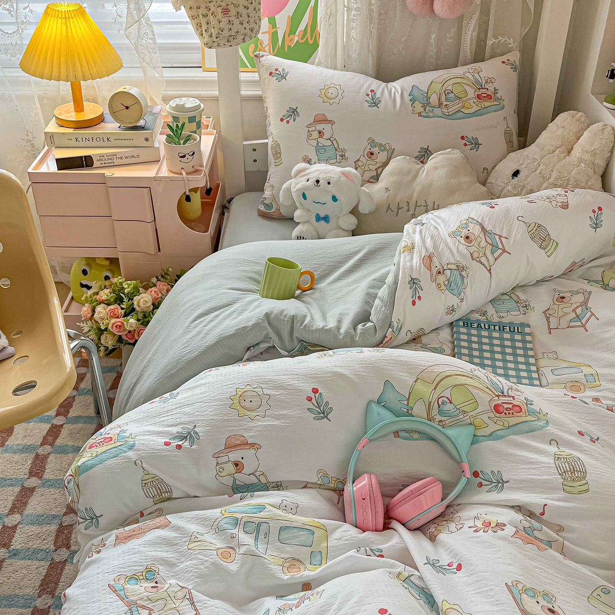 91家纺网 家纺一手货源 找家纺 佳鸿家纺 2025新款卡通云感双层纱宿舍床单三件套居家四件套床单被套床笠款（提供买家秀） 小熊露营记