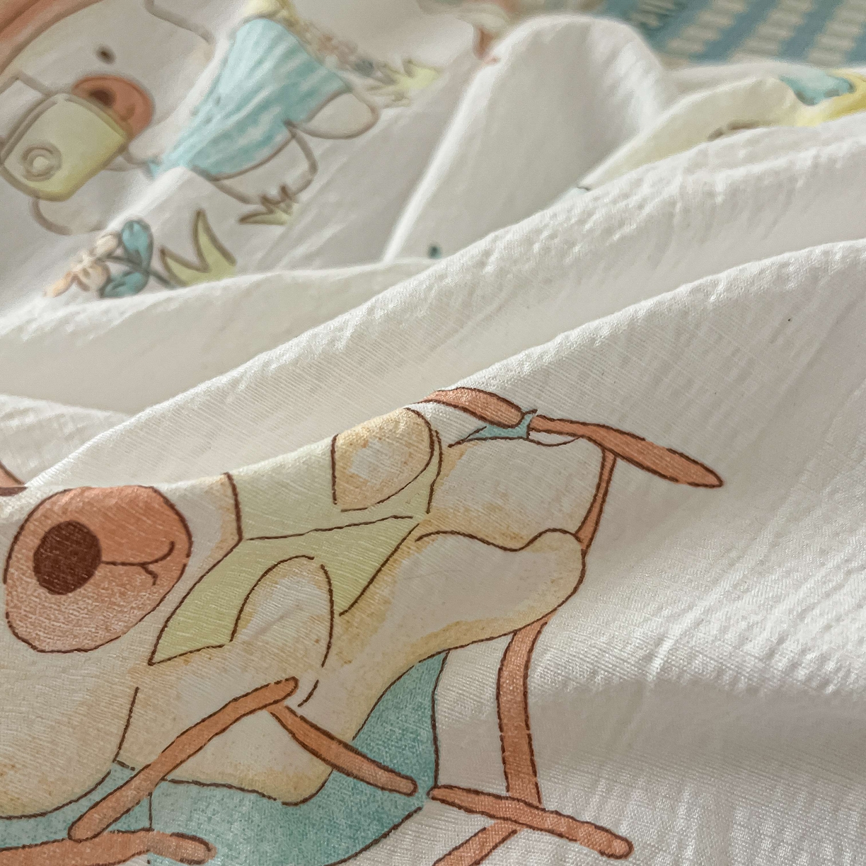 91家纺网 家纺一手货源 找家纺 佳鸿家纺 2025新款卡通云感双层纱宿舍床单三件套居家四件套床单被套床笠款（提供买家秀） 小熊露营记