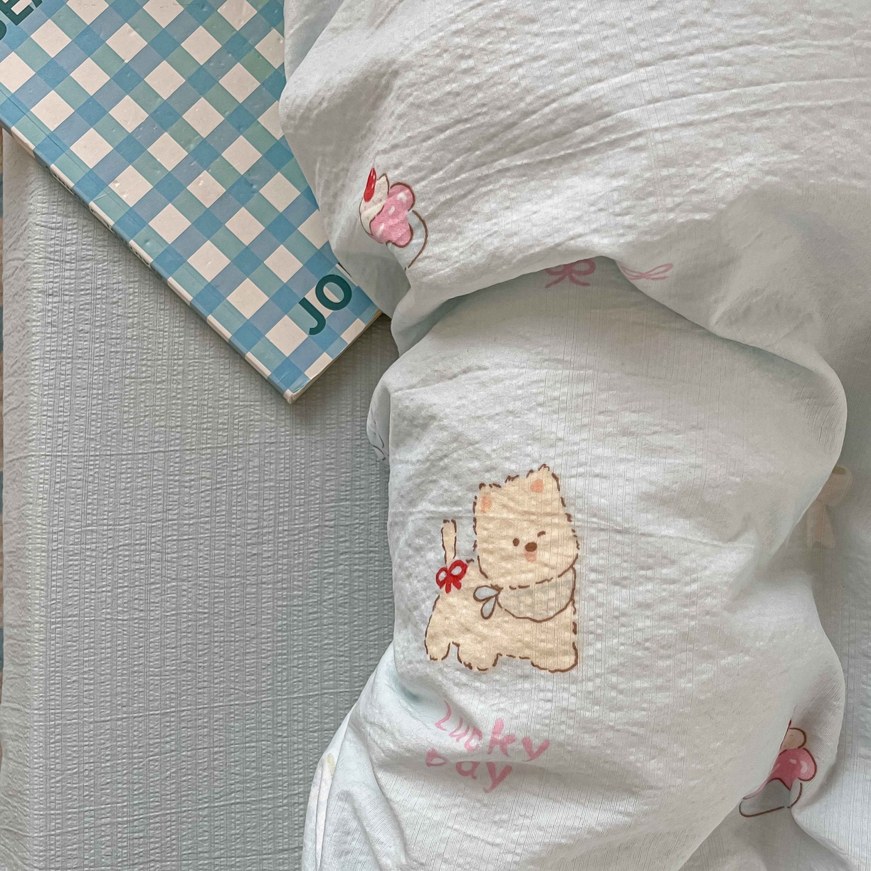 91家纺网 家纺一手货源 找家纺 佳鸿家纺 2025新款卡通云感双层纱宿舍床单三件套居家四件套床单被套床笠款（提供买家秀） 小熊甜点乐园