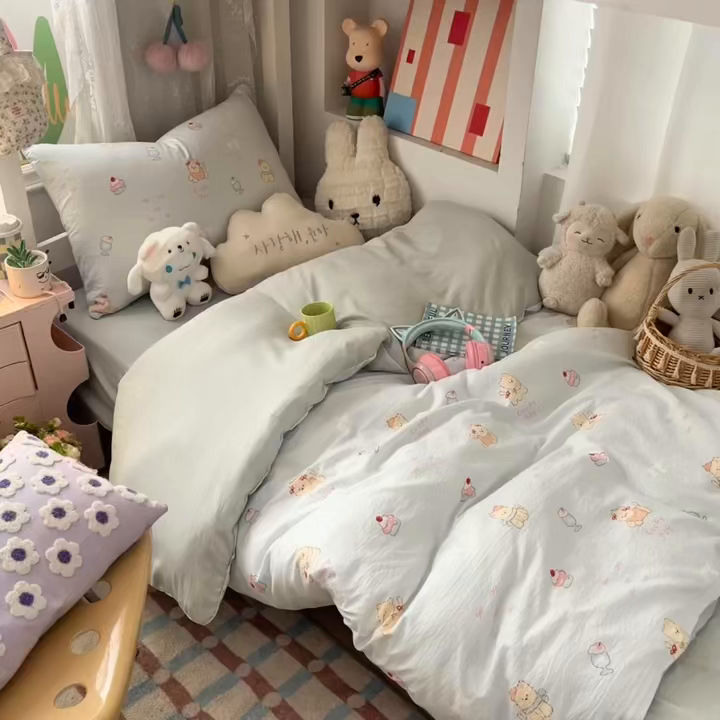 91家纺网 家纺一手货源 找家纺 佳鸿家纺 2025新款卡通云感双层纱宿舍床单三件套居家四件套床单被套床笠款（提供买家秀） 小熊甜点乐园