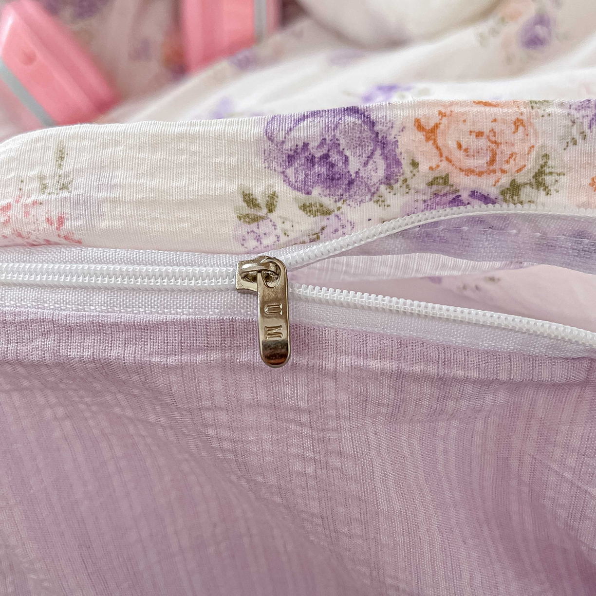 91家纺网 家纺一手货源 找家纺 佳鸿家纺 2025新款卡通云感双层纱宿舍床单三件套居家四件套床单被套床笠款（提供买家秀） 紫花梦境