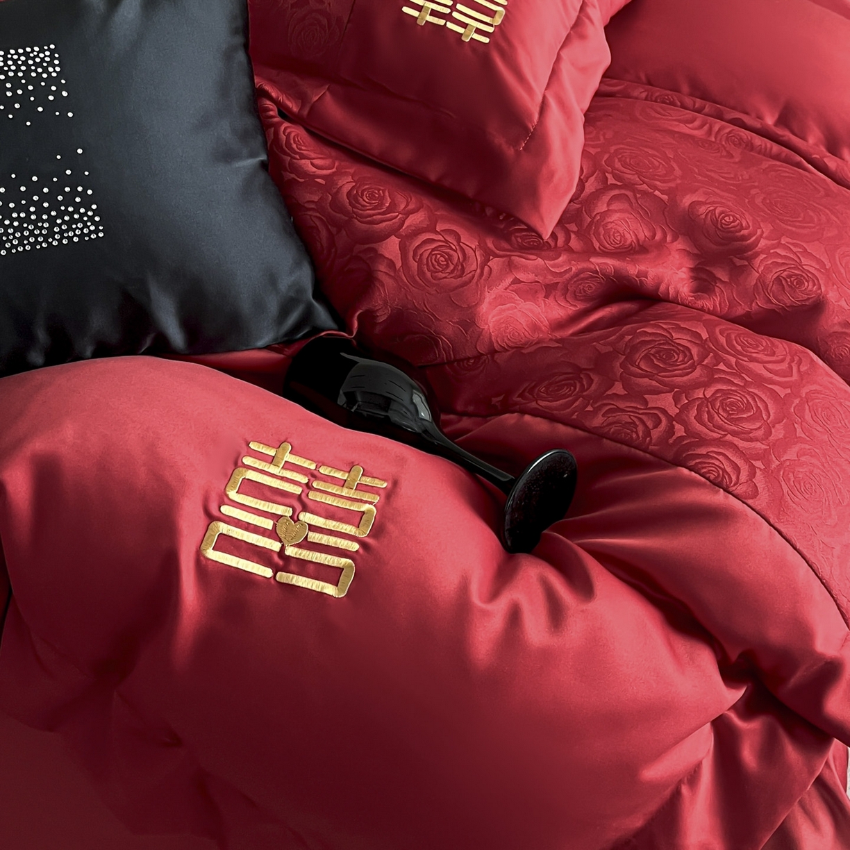 91家纺网 家纺一手货源 找家纺 欧乐蒂 2025新款亲肤棉提花婚庆四件套-玫瑰喜事 玫瑰喜事-金