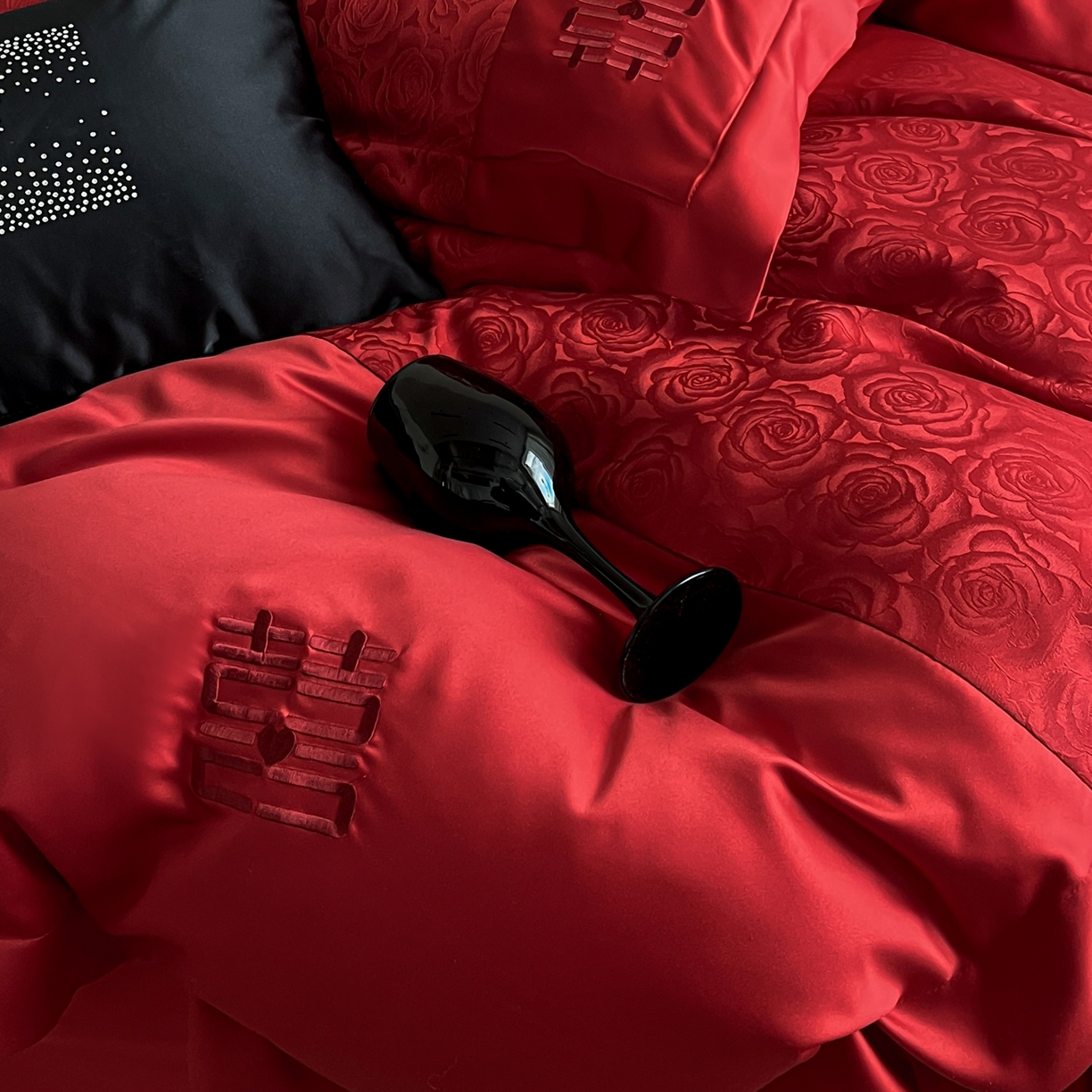 91家纺网 家纺一手货源 找家纺 欧乐蒂 2025新款亲肤棉提花婚庆四件套-玫瑰喜事 玫瑰喜事-红