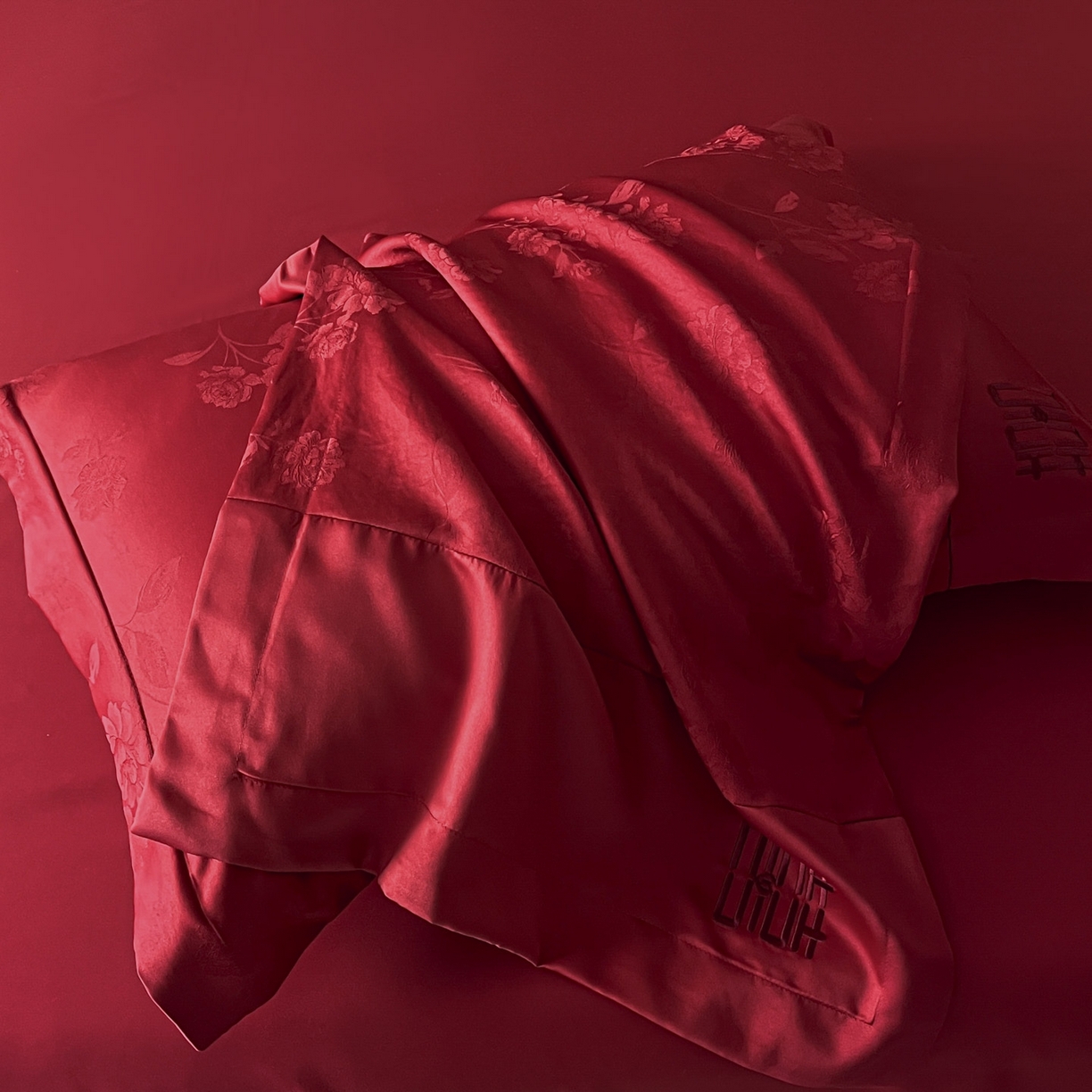 91家纺网 家纺一手货源 找家纺 （总）欧乐蒂 2025新款亲肤棉刺绣花边婚庆四件套-浪漫花季