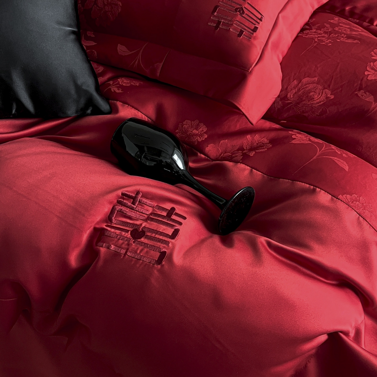 91家纺网 家纺一手货源 找家纺 （总）欧乐蒂 2025新款亲肤棉刺绣花边婚庆四件套-浪漫花季