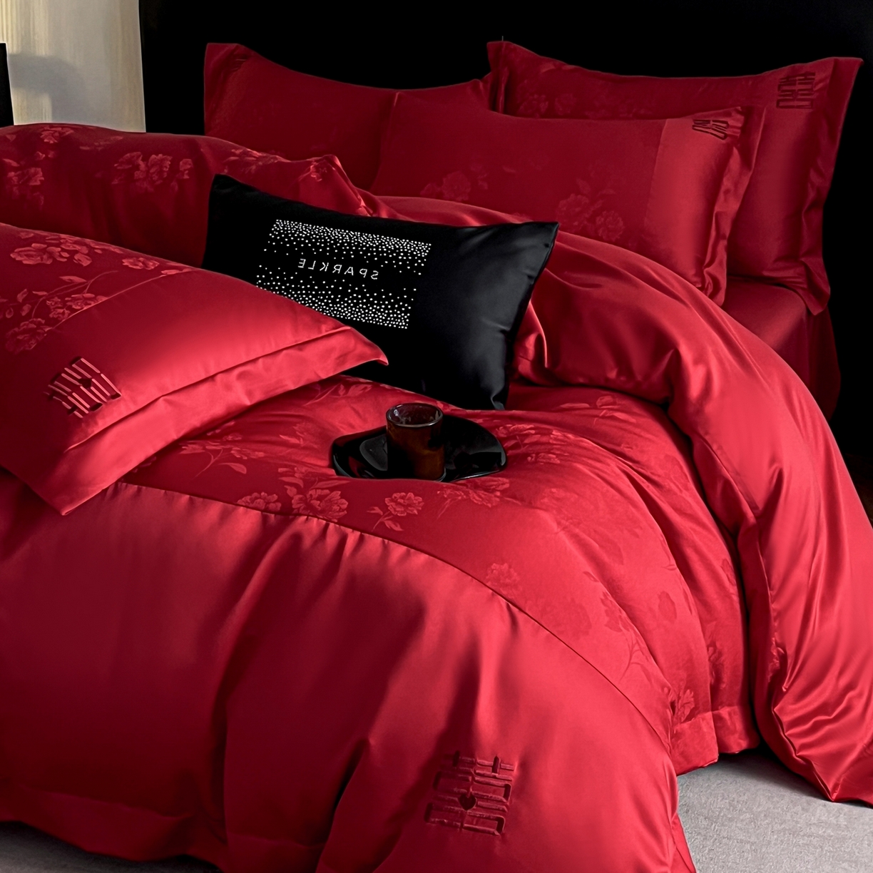 91家纺网 家纺一手货源 找家纺 欧乐蒂 2025新款亲肤棉刺绣花边婚庆四件套-浪漫花季 浪漫花季-红