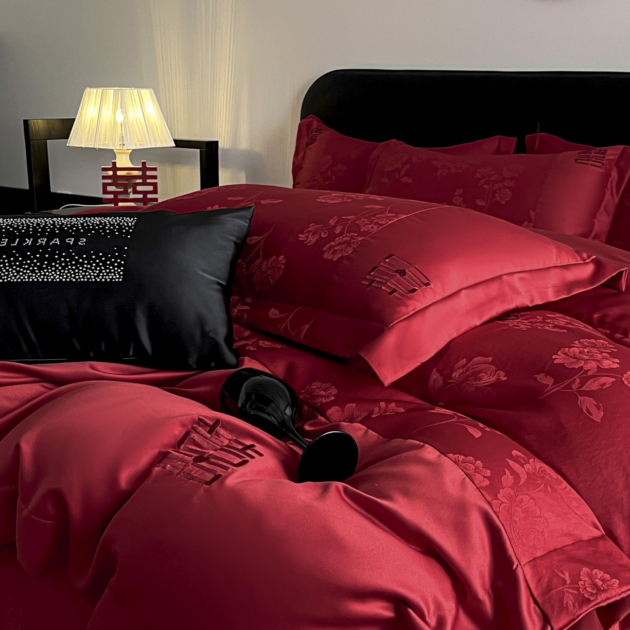 91家纺网 家纺一手货源 找家纺 欧乐蒂 2025新款亲肤棉刺绣花边婚庆四件套-浪漫花季 浪漫花季-红