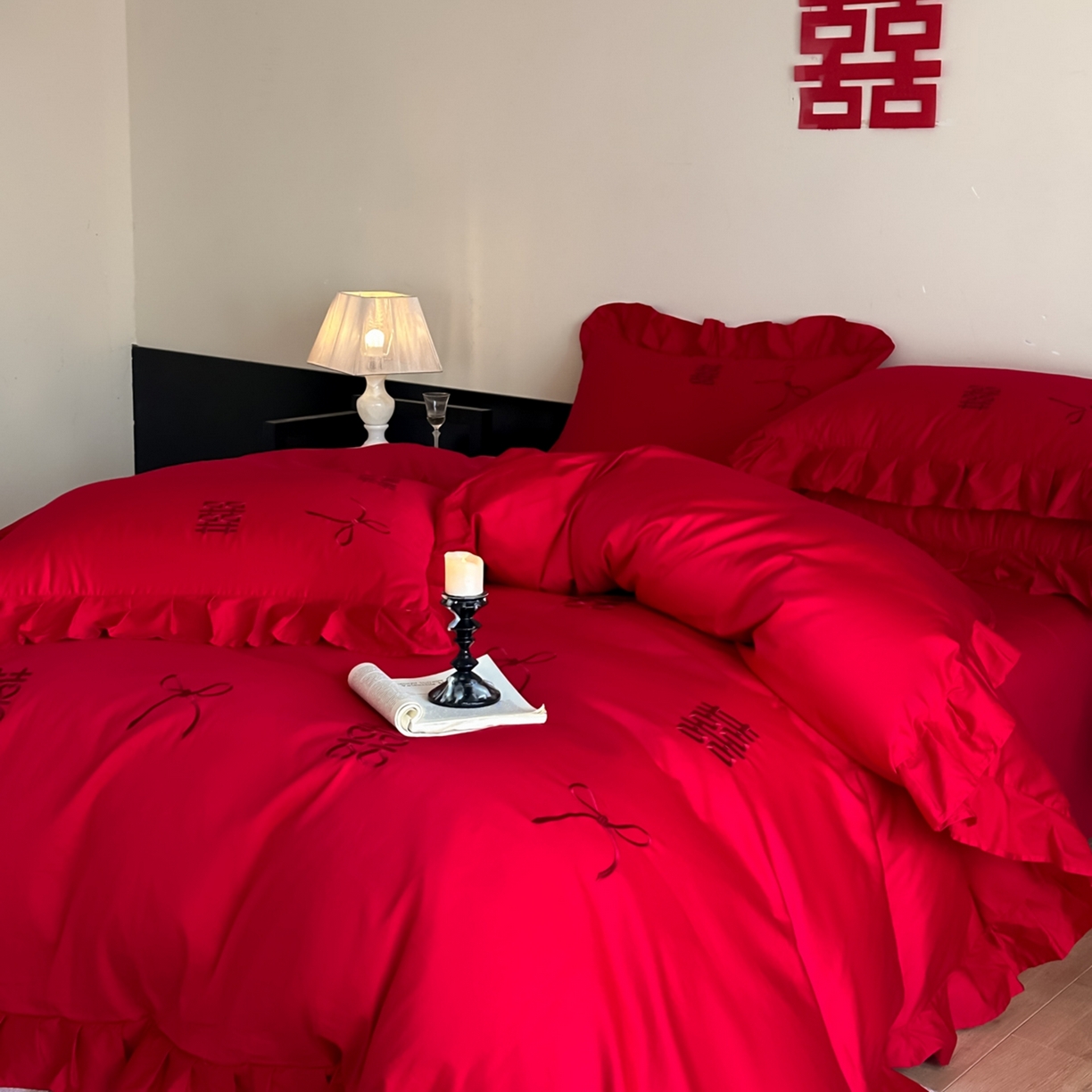 91家纺网 家纺一手货源 找家纺 欧乐蒂 2025新款亲肤棉刺绣花边婚庆四件套-倾城 倾城-喜红