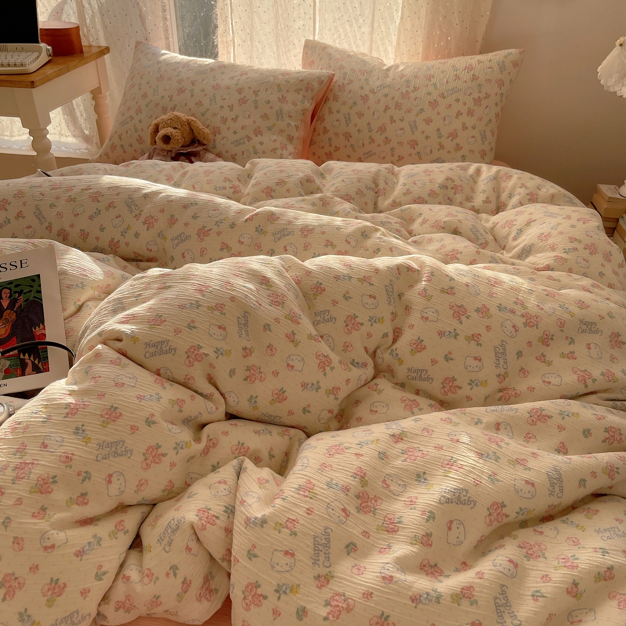 91家纺网 家纺一手货源 找家纺 澜妃 2025新款甄选三层纱印花四件套系列 花丛点点猫