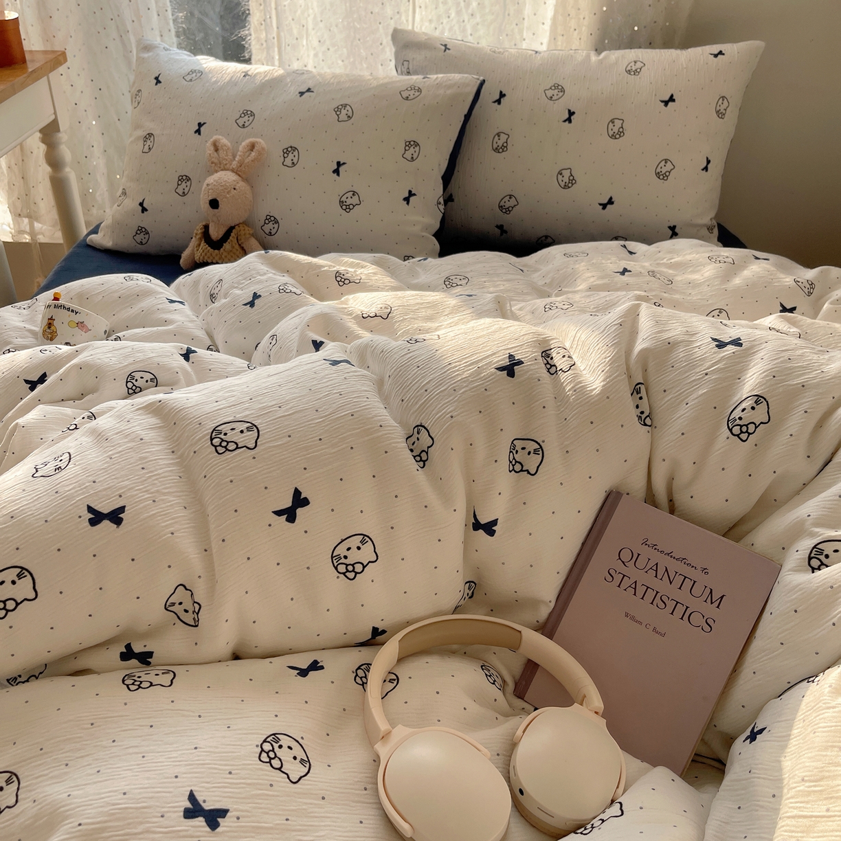 91家纺网 家纺一手货源 找家纺 澜妃 2025新款甄选三层纱印花四件套系列 蓝莓小猫