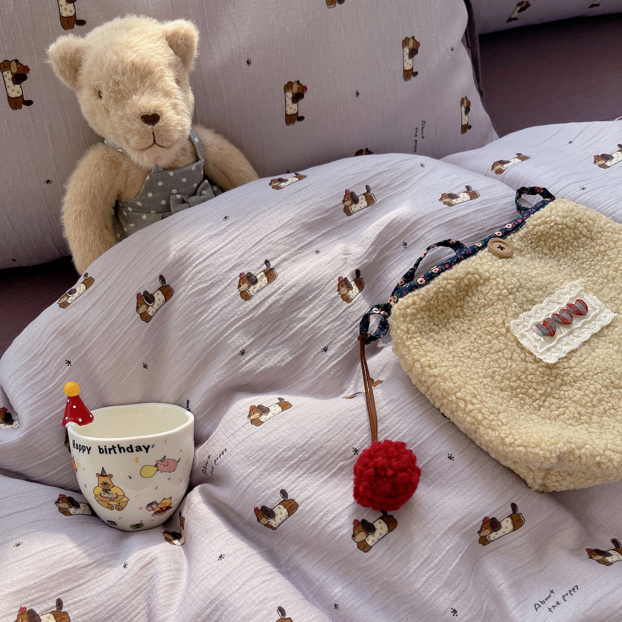 91家纺网 家纺一手货源 找家纺 澜妃 2025新款甄选三层纱印花四件套系列 葡萄腊肠狗