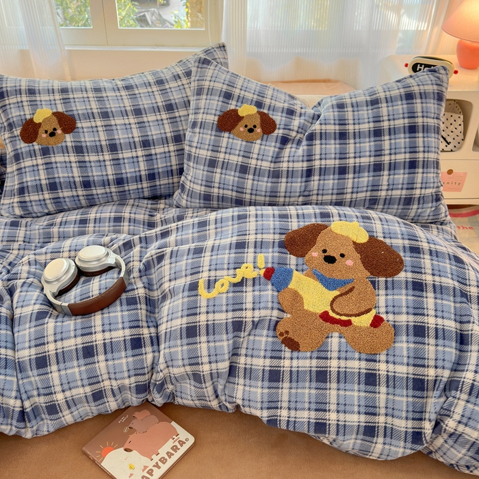 91家纺网 家纺一手货源 找家纺 寐居 2025新款大阪纯色毛巾绣牛奶绒四件套 格纹萌犬