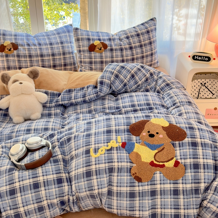 91家纺网 家纺一手货源 找家纺 寐居 2025新款大阪纯色毛巾绣牛奶绒四件套 格纹萌犬