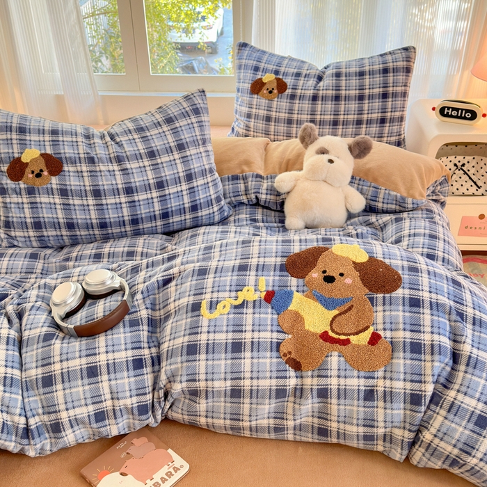 91家纺网 家纺一手货源 找家纺 寐居 2025新款大阪纯色毛巾绣牛奶绒四件套 格纹萌犬