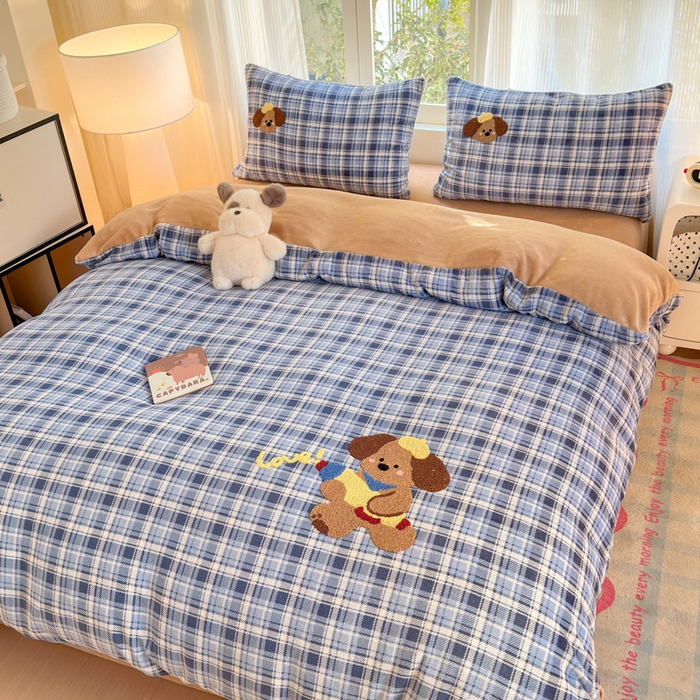 91家纺网 家纺一手货源 找家纺 寐居 2025新款大阪纯色毛巾绣牛奶绒四件套 格纹萌犬