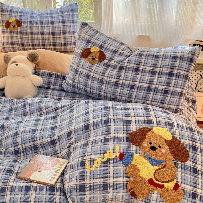 91家纺网 家纺一手货源 找家纺 寐居 2025新款大阪纯色毛巾绣牛奶绒四件套 格纹萌犬