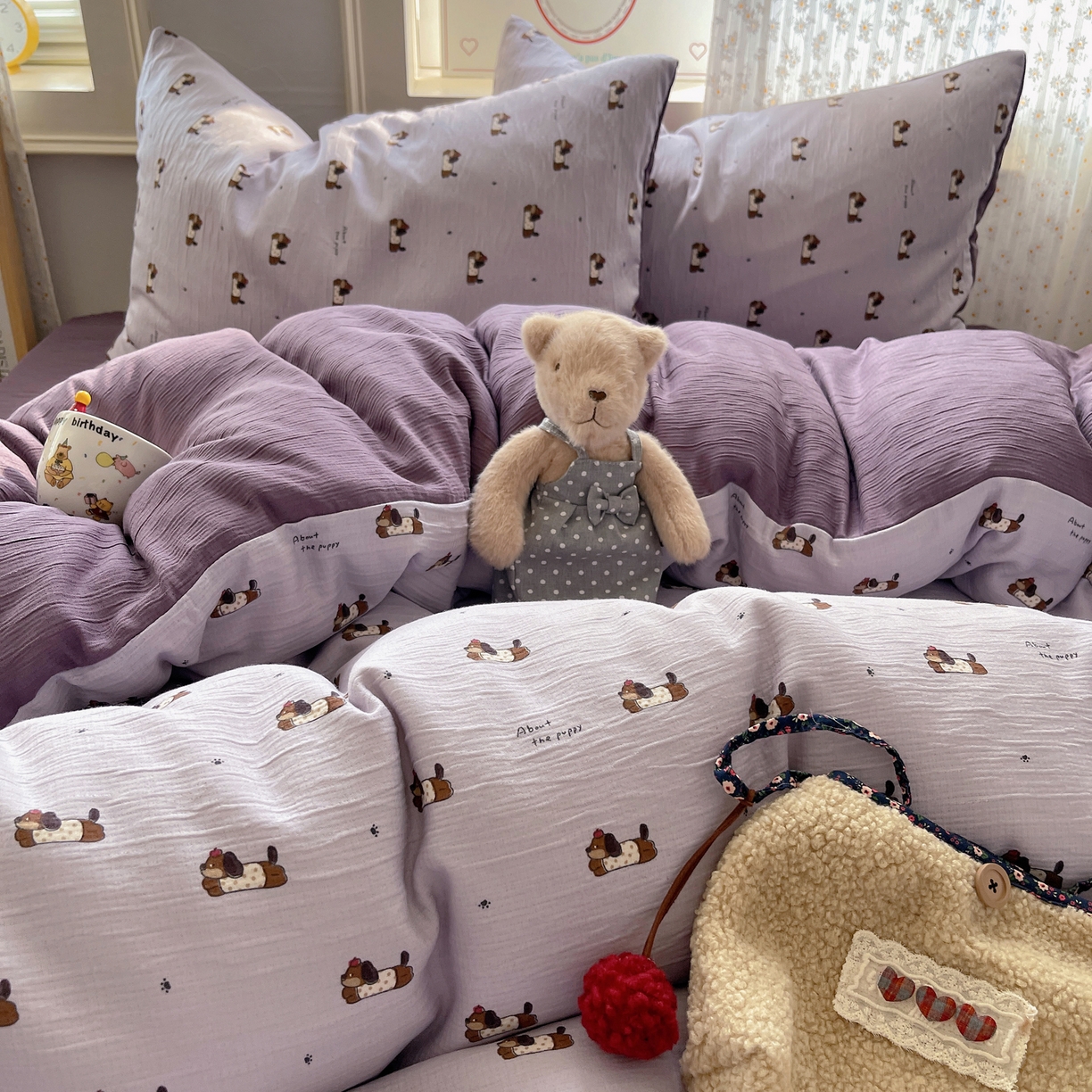 91家纺网 家纺一手货源 找家纺 澜妃 2025新款甄选三层纱印花四件套系列 葡萄腊肠狗