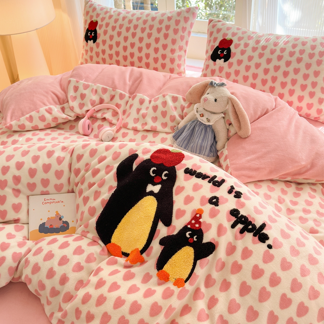 91家纺网 家纺一手货源 找家纺 寐居 2025新款大阪纯色毛巾绣牛奶绒四件套 红果果