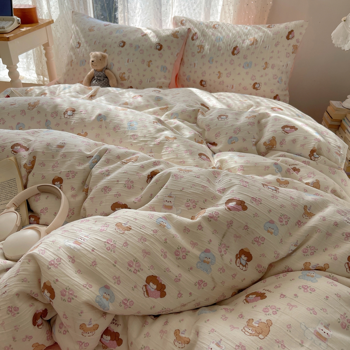 91家纺网 家纺一手货源 找家纺 澜妃 2025新款甄选三层纱印花四件套系列 小狗集合会