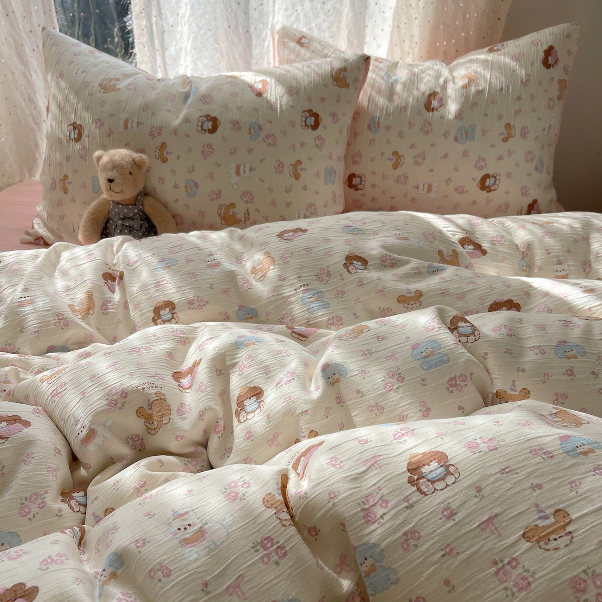 91家纺网 家纺一手货源 找家纺 澜妃 2025新款甄选三层纱印花四件套系列 小狗集合会