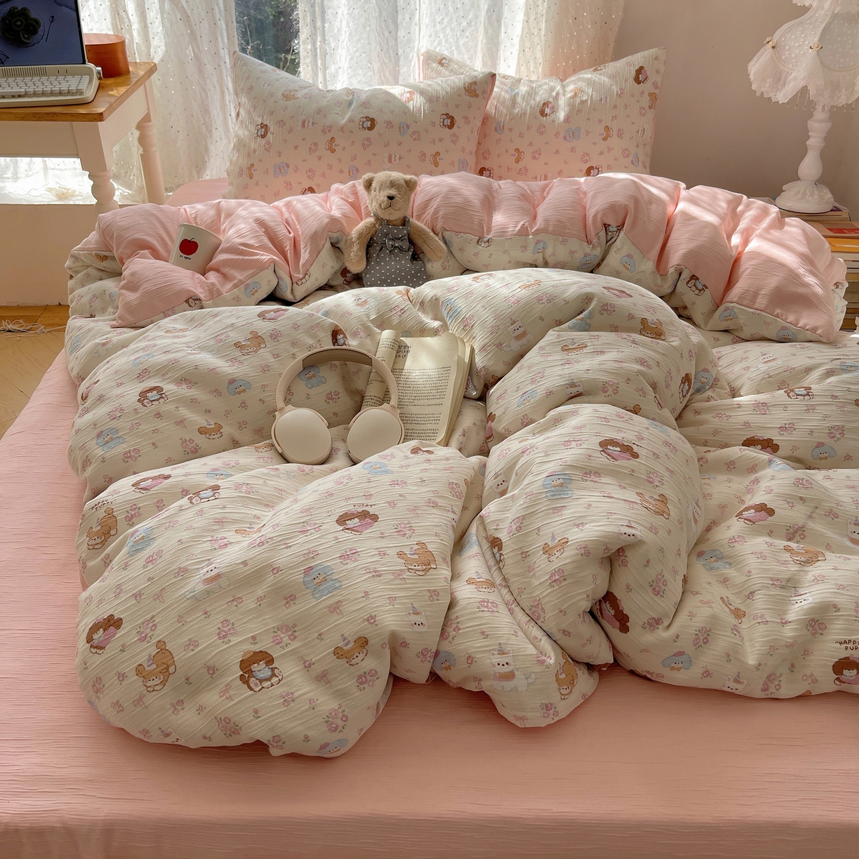 91家纺网 家纺一手货源 找家纺 澜妃 2025新款甄选三层纱印花四件套系列 小狗集合会