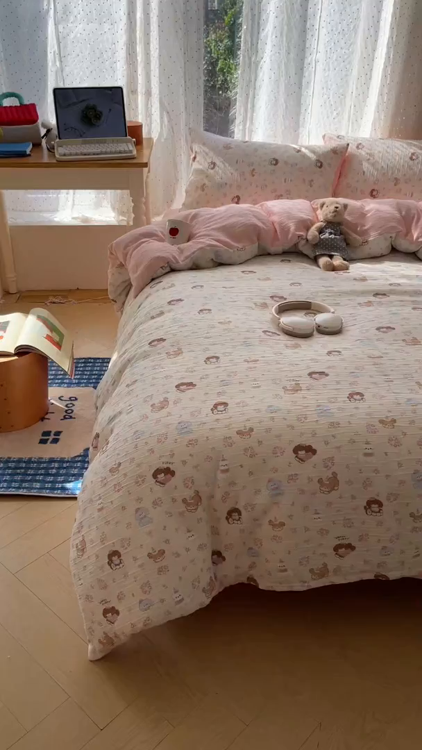 91家纺网 家纺一手货源 找家纺 澜妃 2025新款甄选三层纱印花四件套系列 小狗集合会