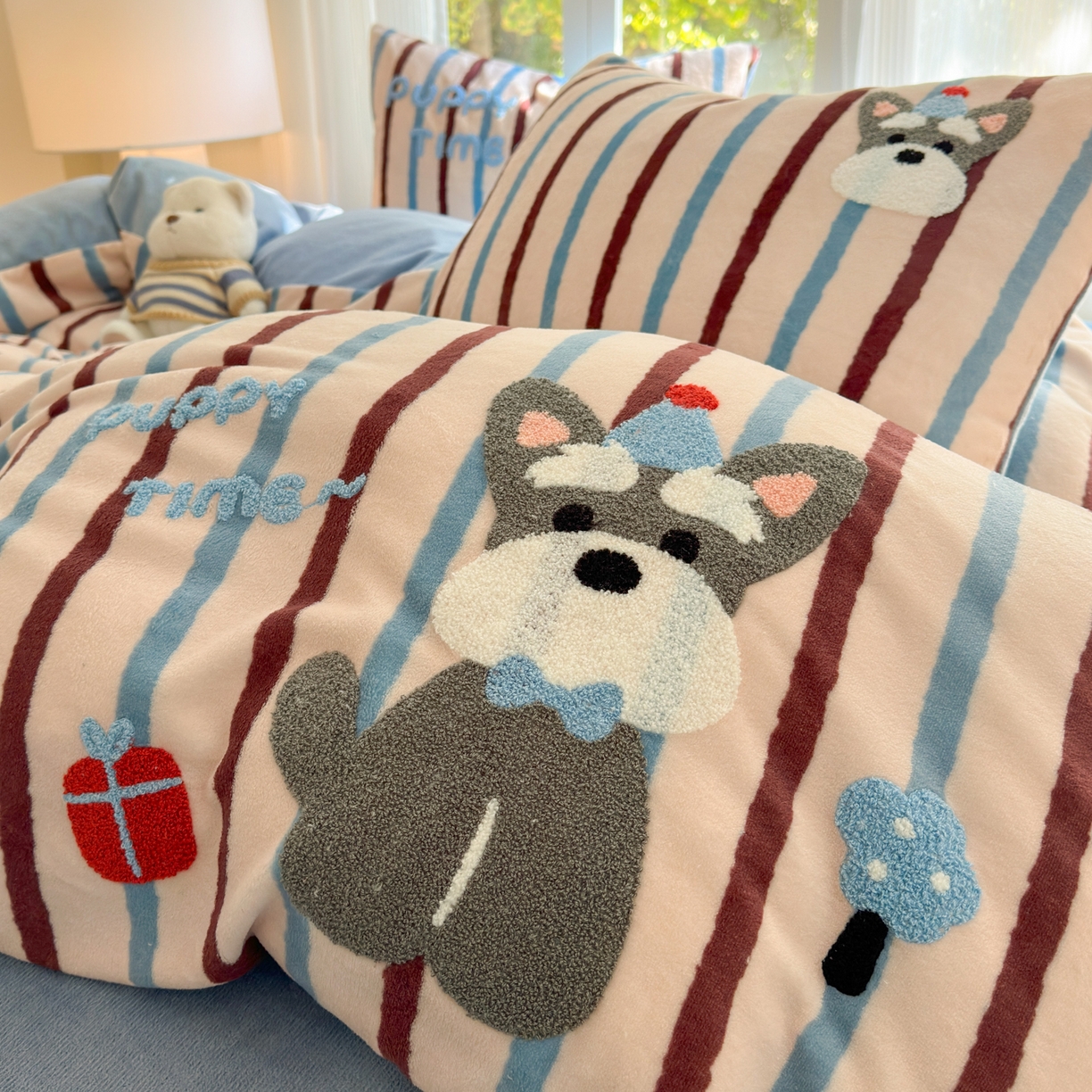 91家纺网 家纺一手货源 找家纺 寐居 2025新款大阪纯色毛巾绣牛奶绒四件套 帽子雪纳瑞