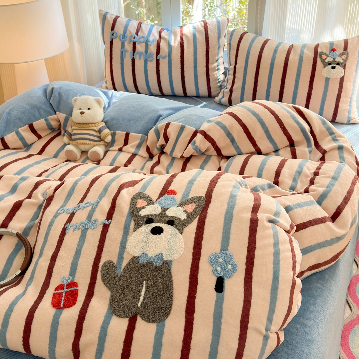 91家纺网 家纺一手货源 找家纺 寐居 2025新款大阪纯色毛巾绣牛奶绒四件套 帽子雪纳瑞