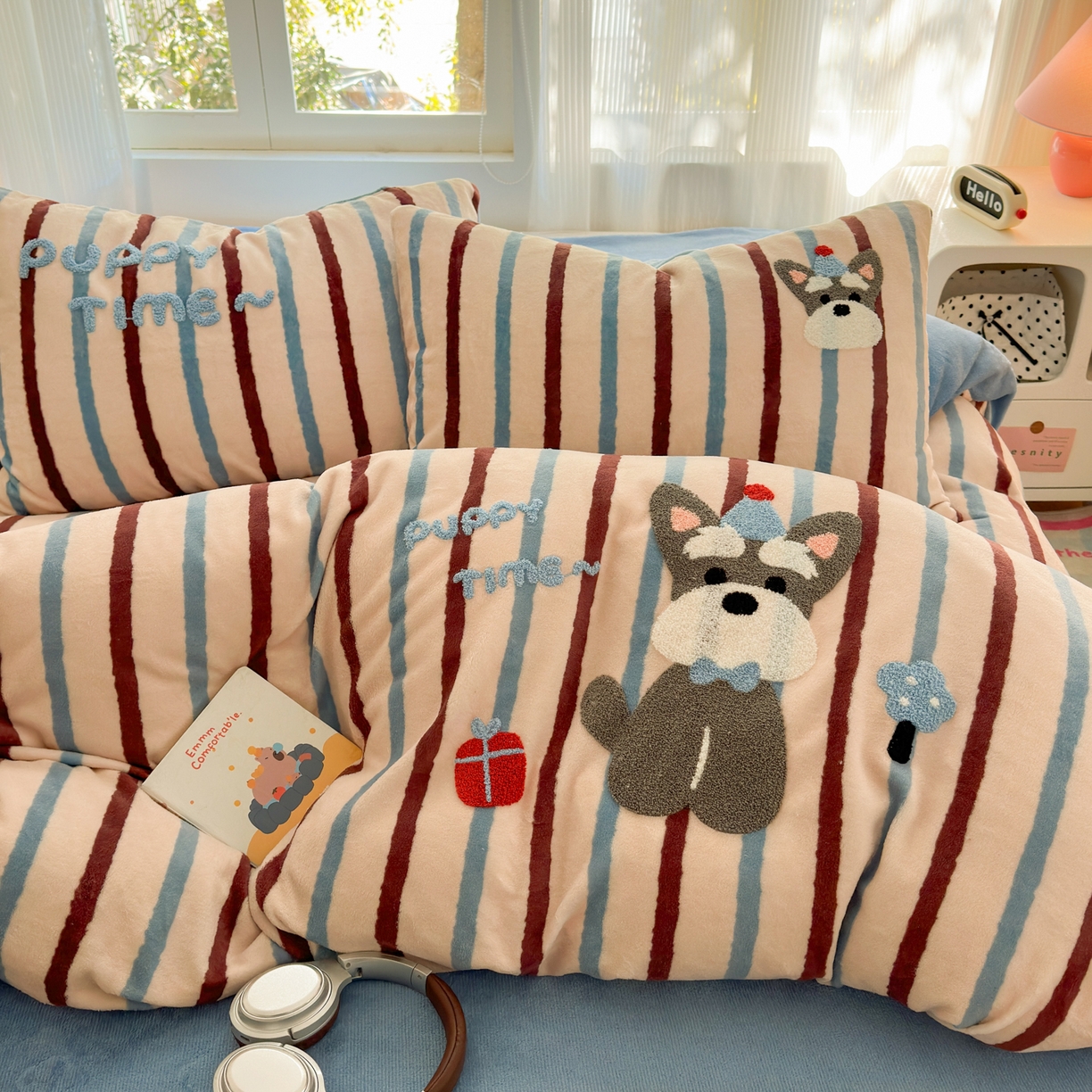 91家纺网 家纺一手货源 找家纺 寐居 2025新款大阪纯色毛巾绣牛奶绒四件套 帽子雪纳瑞