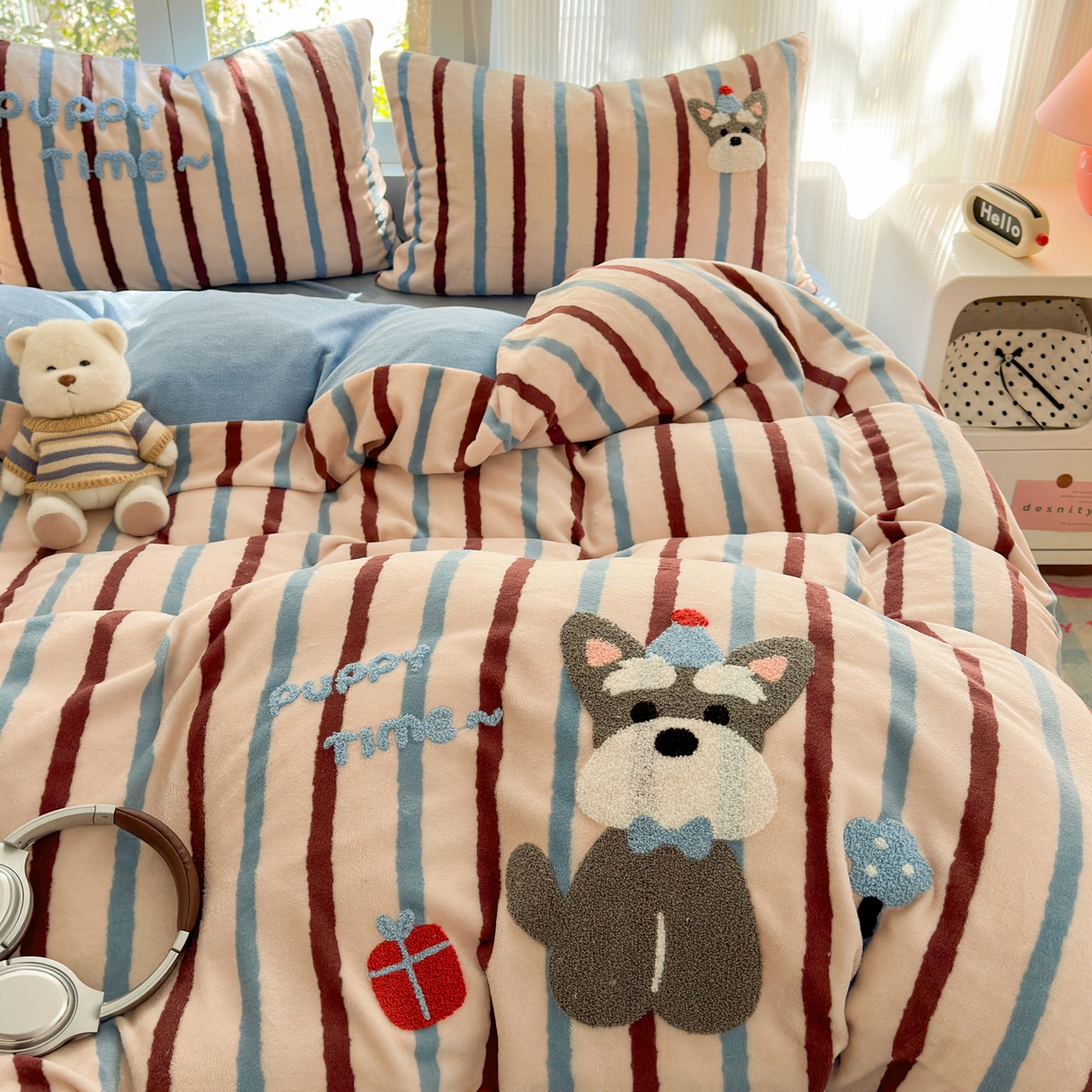 91家纺网 家纺一手货源 找家纺 寐居 2025新款大阪纯色毛巾绣牛奶绒四件套 帽子雪纳瑞