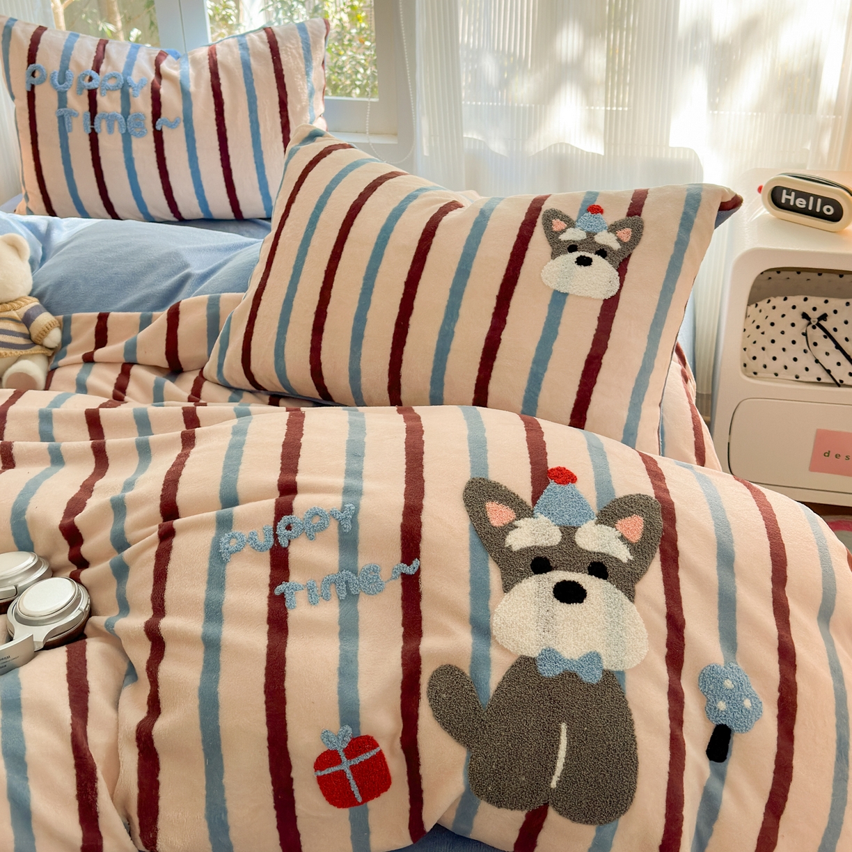 91家纺网 家纺一手货源 找家纺 寐居 2025新款大阪纯色毛巾绣牛奶绒四件套 帽子雪纳瑞