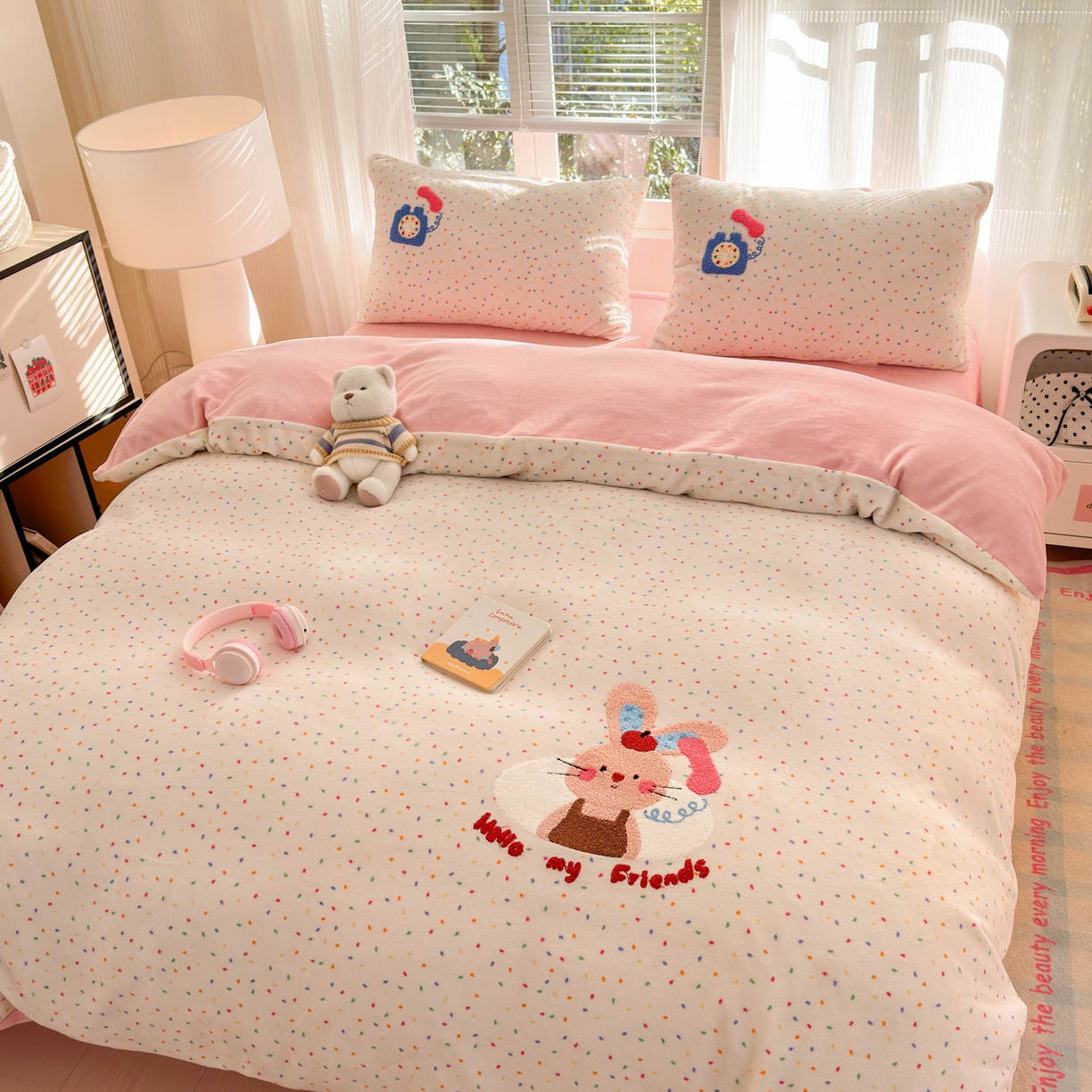 91家纺网 家纺一手货源 找家纺 寐居 2025新款大阪纯色毛巾绣牛奶绒四件套 萌兔有约