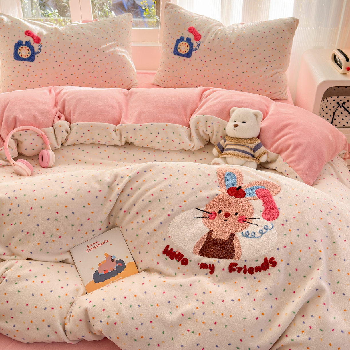 91家纺网 家纺一手货源 找家纺 寐居 2025新款大阪纯色毛巾绣牛奶绒四件套 萌兔有约