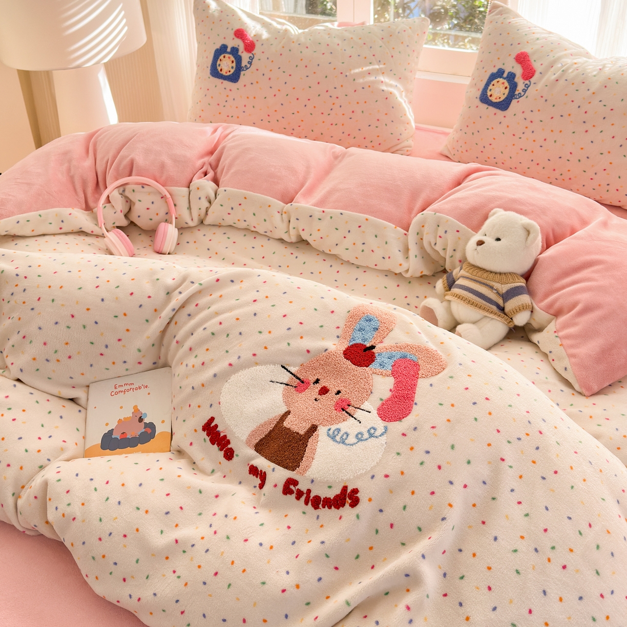 91家纺网 家纺一手货源 找家纺 寐居 2025新款大阪纯色毛巾绣牛奶绒四件套 萌兔有约