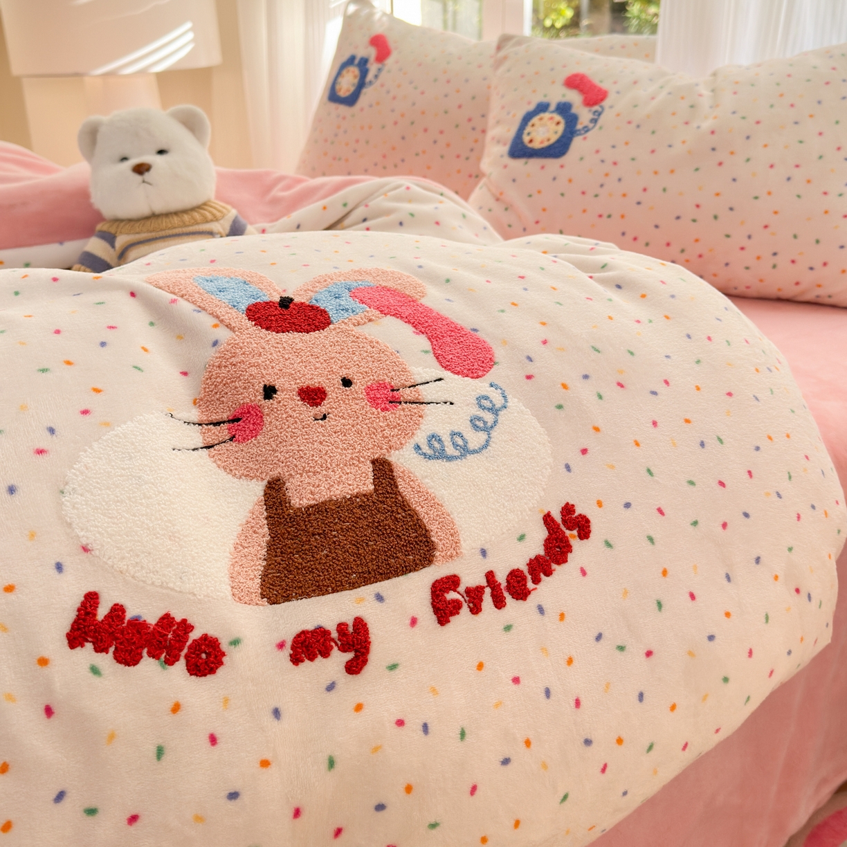 91家纺网 家纺一手货源 找家纺 寐居 2025新款大阪纯色毛巾绣牛奶绒四件套 萌兔有约