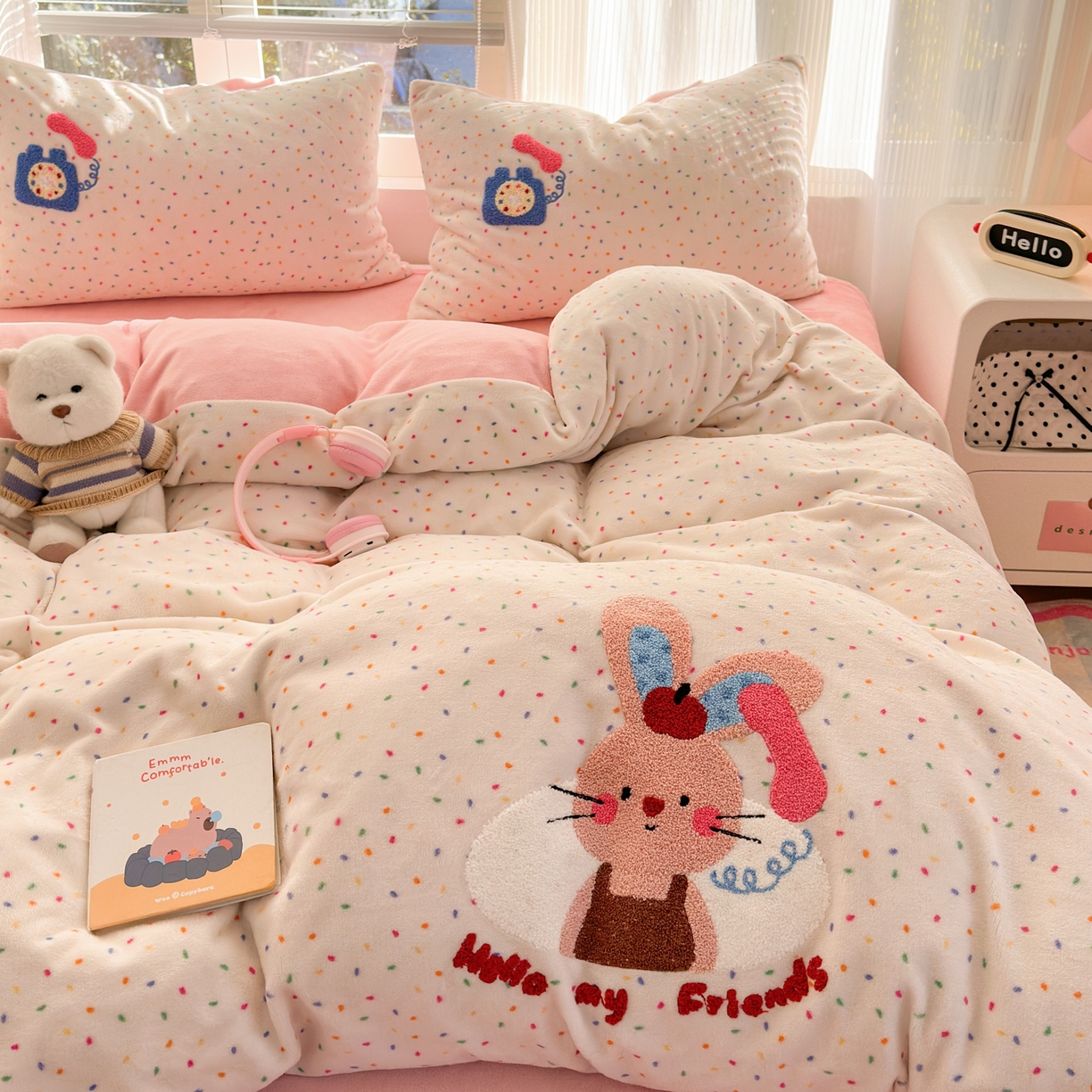 91家纺网 家纺一手货源 找家纺 寐居 2025新款大阪纯色毛巾绣牛奶绒四件套 萌兔有约