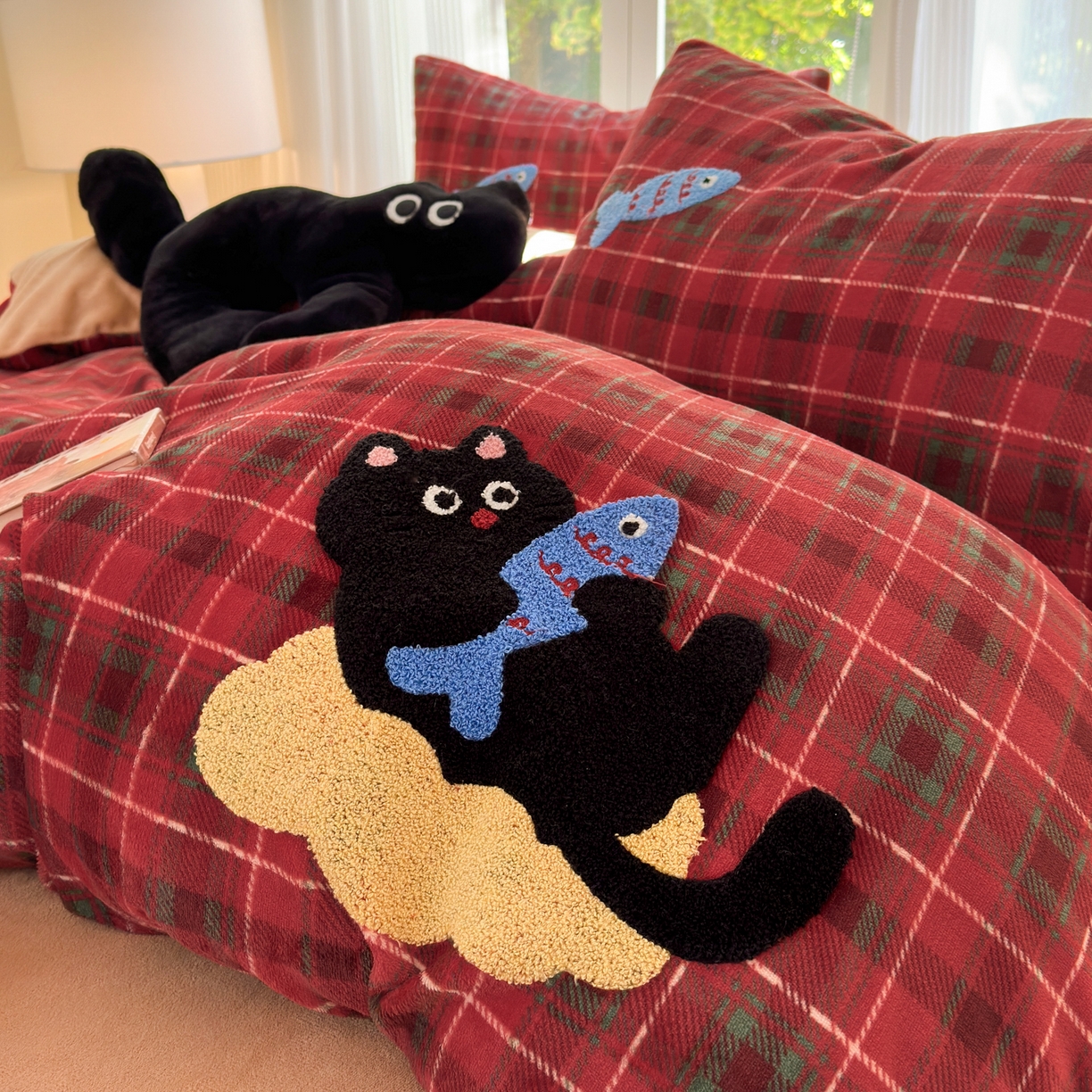 91家纺网 家纺一手货源 找家纺 寐居 2025新款大阪纯色毛巾绣牛奶绒四件套 年年有鱼