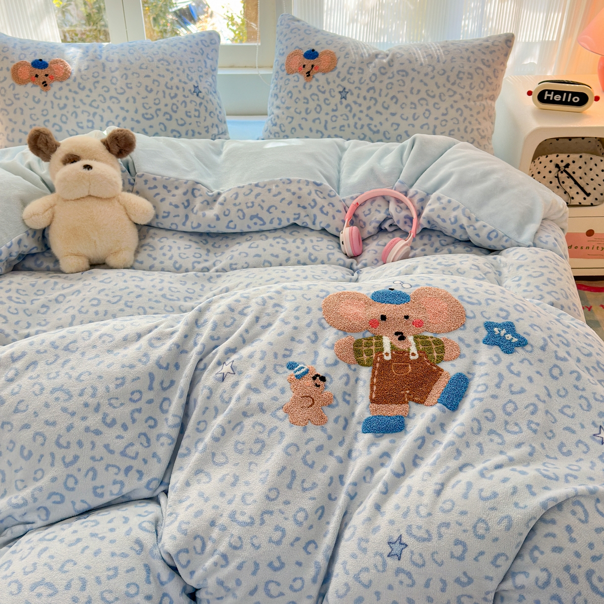 91家纺网 家纺一手货源 找家纺 寐居 2025新款大阪纯色毛巾绣牛奶绒四件套 星伴小象