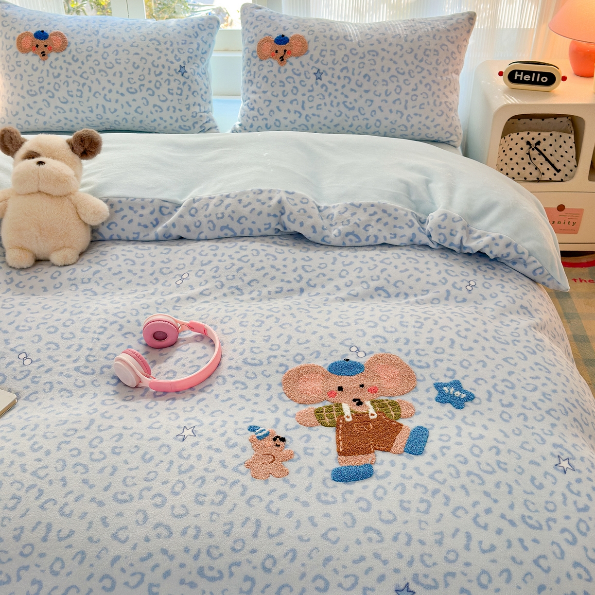 91家纺网 家纺一手货源 找家纺 寐居 2025新款大阪纯色毛巾绣牛奶绒四件套 星伴小象