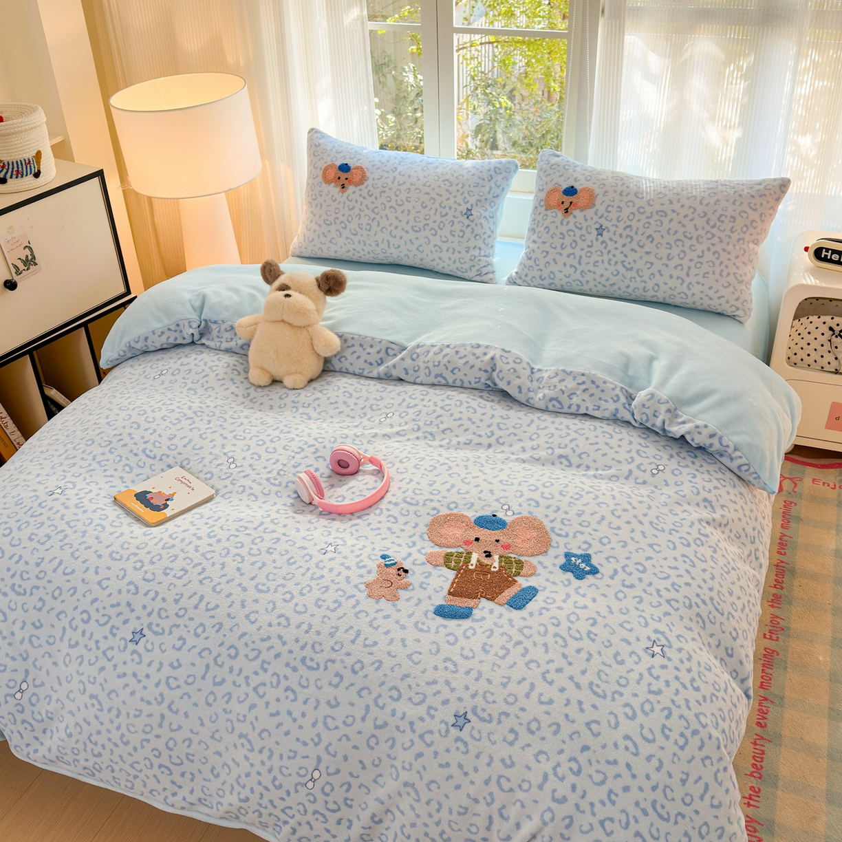 91家纺网 家纺一手货源 找家纺 寐居 2025新款大阪纯色毛巾绣牛奶绒四件套 星伴小象