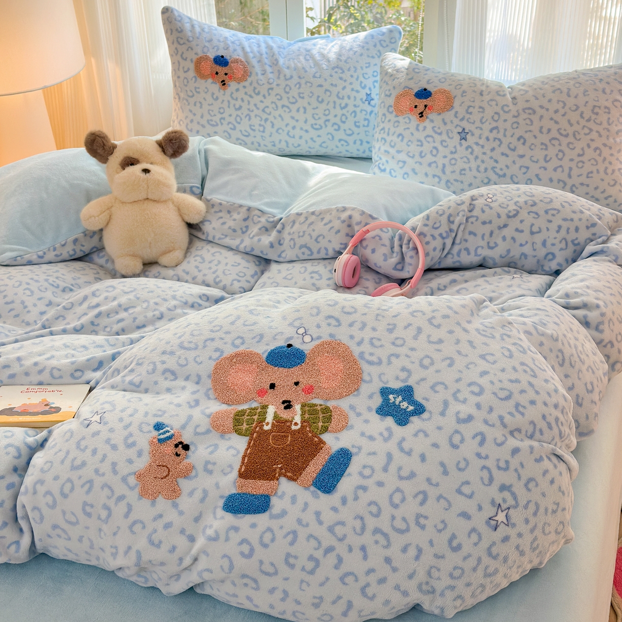 91家纺网 家纺一手货源 找家纺 寐居 2025新款大阪纯色毛巾绣牛奶绒四件套 星伴小象