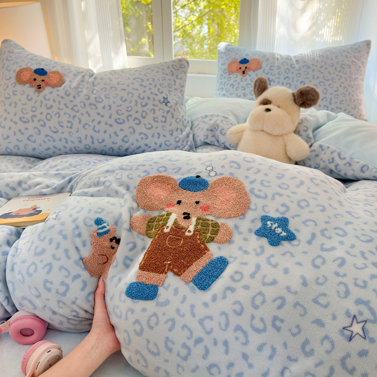 91家纺网 家纺一手货源 找家纺 寐居 2025新款大阪纯色毛巾绣牛奶绒四件套 星伴小象